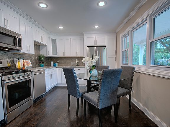 4th image of 259 N Lombard Ave