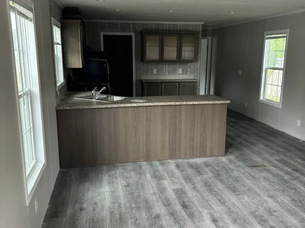 Regency Manor, 7085 Bloomfield Rd #1a0, Des Moines, IA 50320