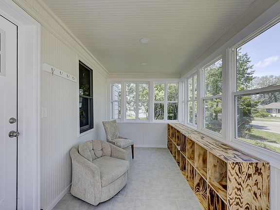 2nd image of 337 W Lincoln Ave #1