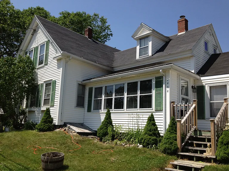 Newer deck and no bottom steps