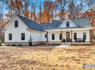 1070 Walker Ln, New Market, AL 35761