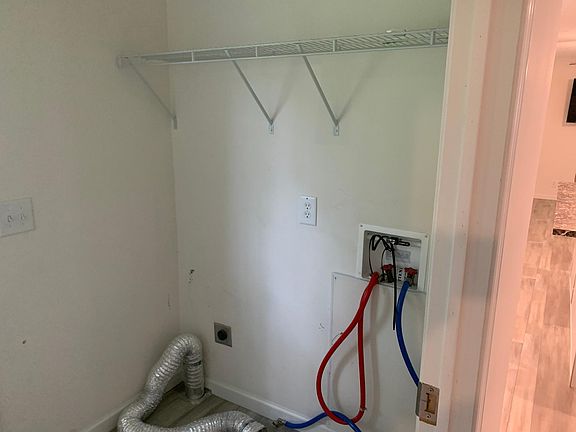 5th image of 136 Bayshore Dr