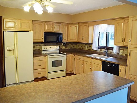 3rd image of 7460 Trian Ct