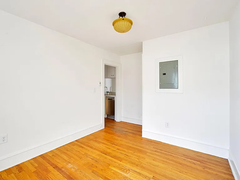 141 Howard St #5 — Photo 3