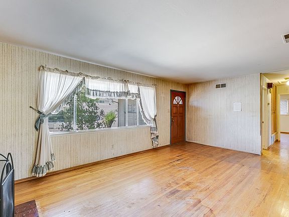 3rd image of 1698 Heron Ave