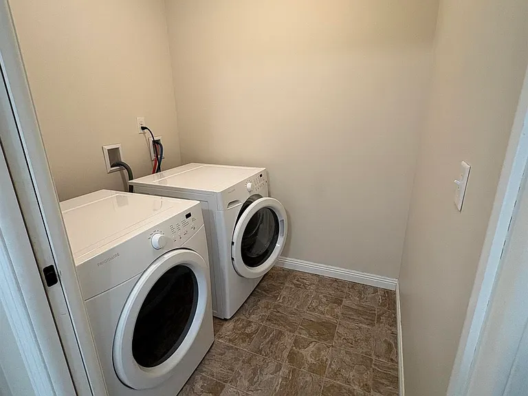 3707 S Broadway St — Photo 24