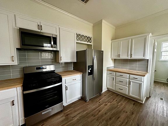 3rd image of 724 Meadowbrook Rd
