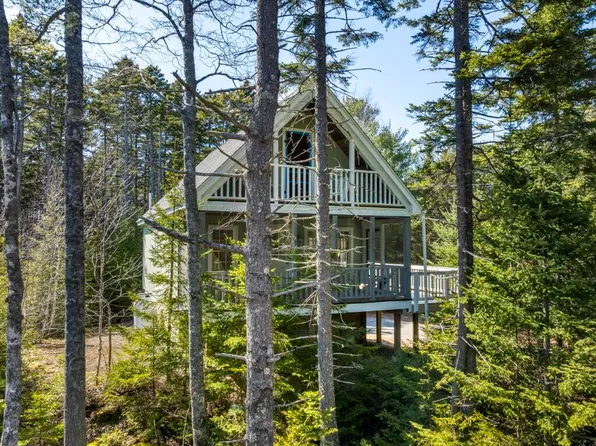 527 Cape Newagen Road, Southport, ME 04576