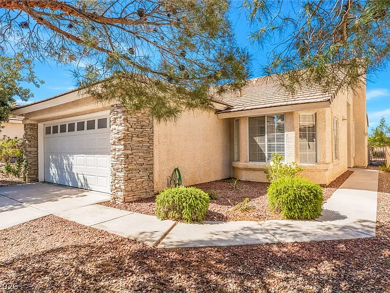 9724 Panorama Cliff Dr — Photo 4