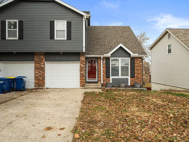 910 E Summit St — Photo 38