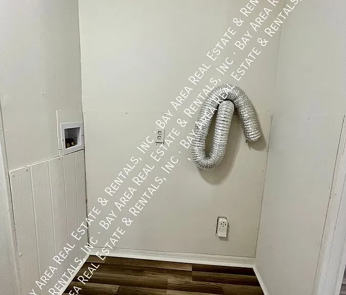 6328 Eugene Acres Ln — Photo 11