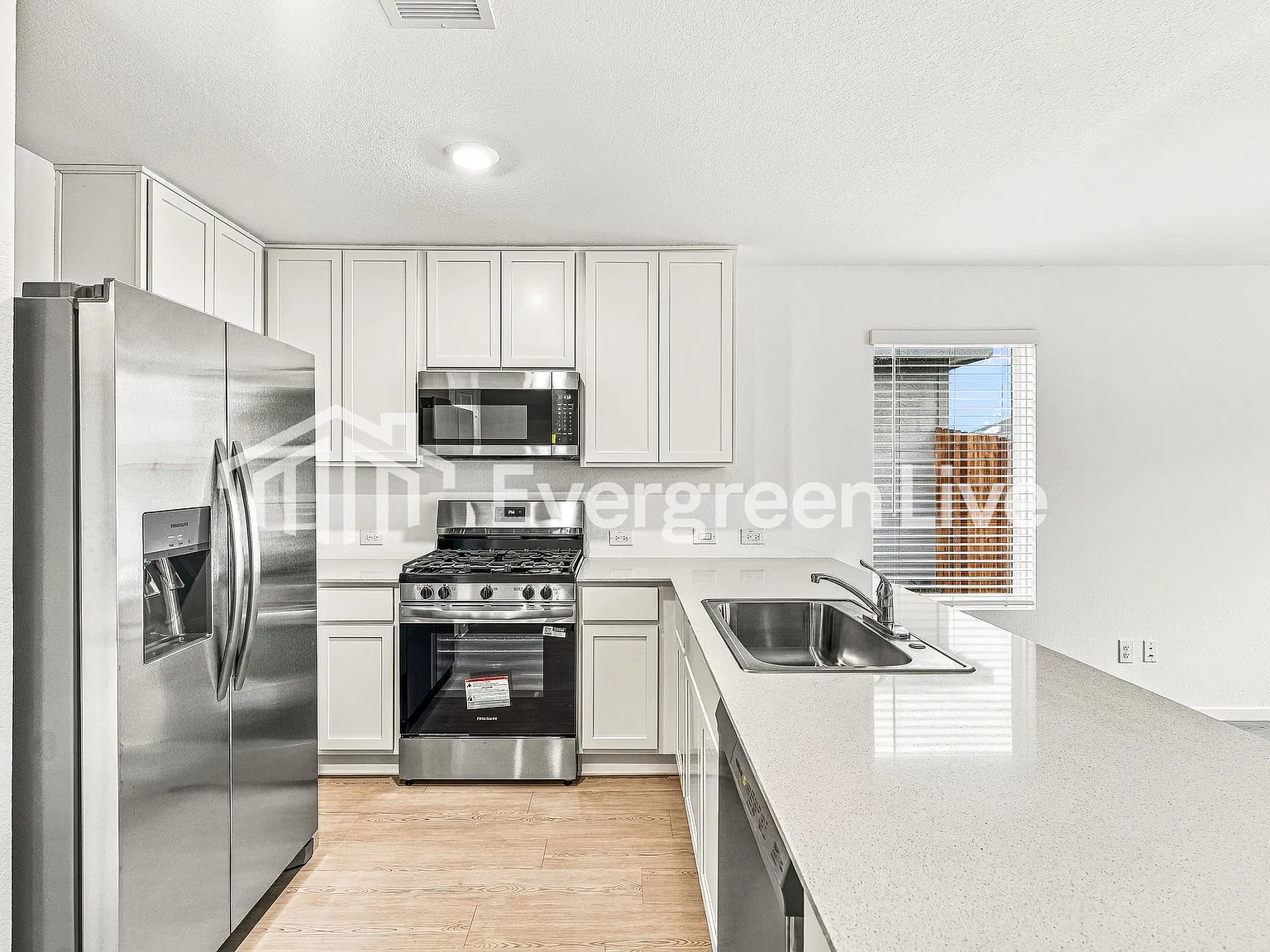 4 bed, 2.0 bath, 1716 sqft, $1,850 — Photo 4