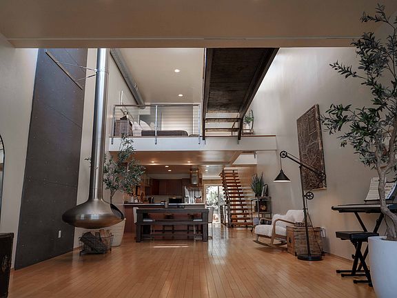 5th image of 3033 India St APT 7