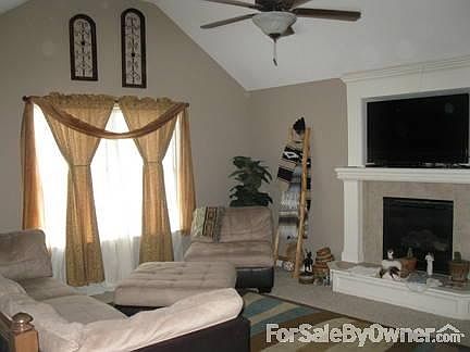 Kitchen and Bar
						:
						Plenty of counter and cabinet spaces. Eat-in kitchen bar.