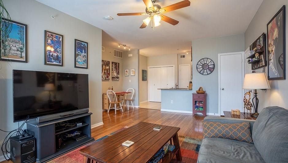 1st image of 2209 Hancock Dr APT 9