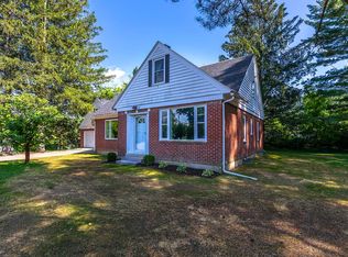 60 Knoll Crest Ln, Bennington, VT 05201