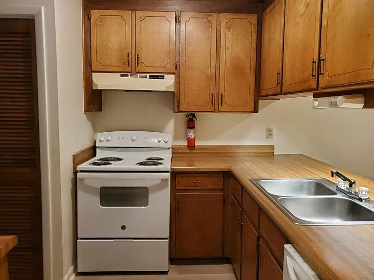 137 Brian Ct — Photo 3