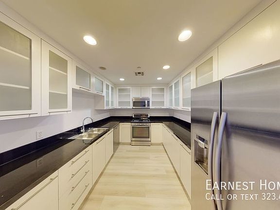 3rd image of 230 S Jackson St APT 207