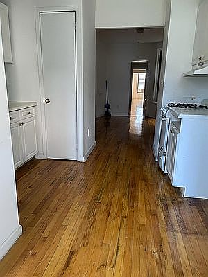 4th image of 325 E 93rd St APT 4W