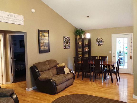 5-Open Living-Cathedral Ceiling