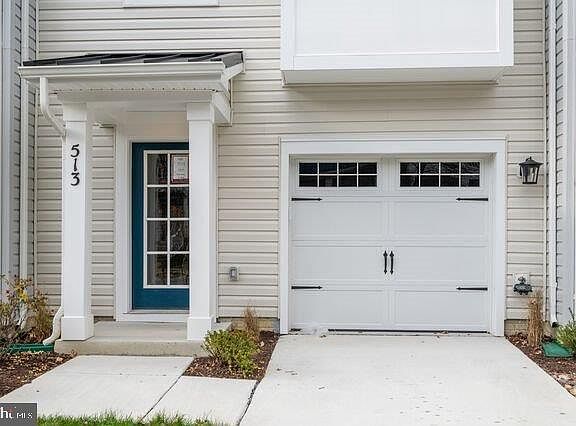 2nd image of 513 Seaway Ln