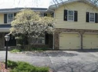 1240 Carriage Ln, La Grange, IL 60525