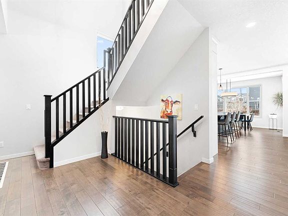 3rd image of 92 E Brightoncrest Point SE