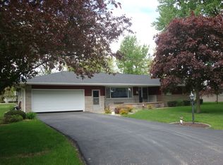 438 N 3rd St, Cissna Park, IL 60924
