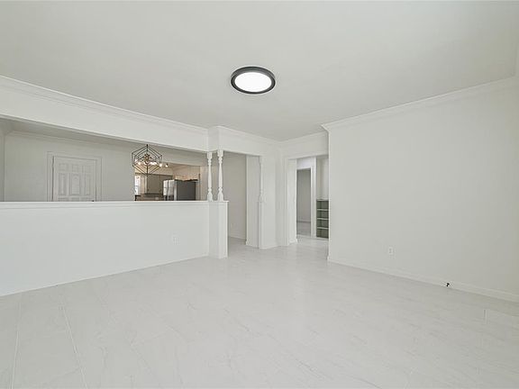 4th image of 1225 SW 41st St