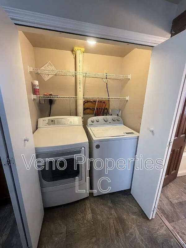 3 bed, 1.0 bath, $1,600 — Photo 4