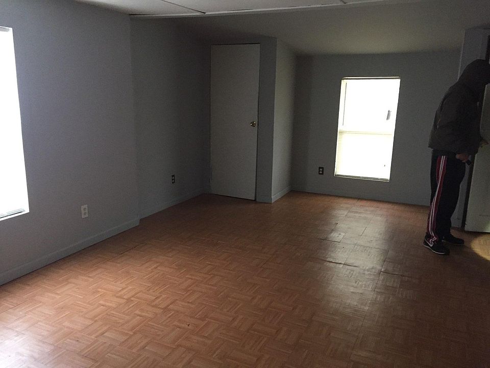 1st image of 60 Oak Dr