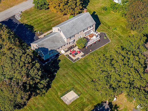 3rd image of 1 Maple Ln