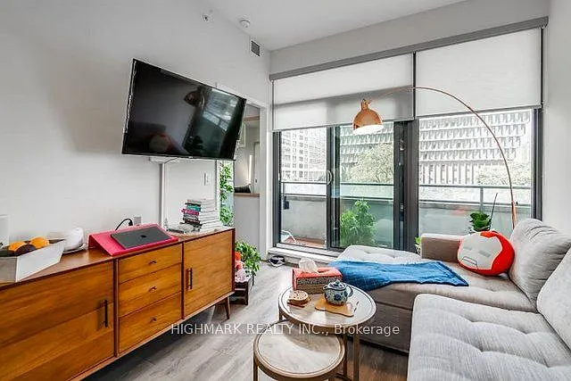 159 Dundas St E #412 — Photo 4