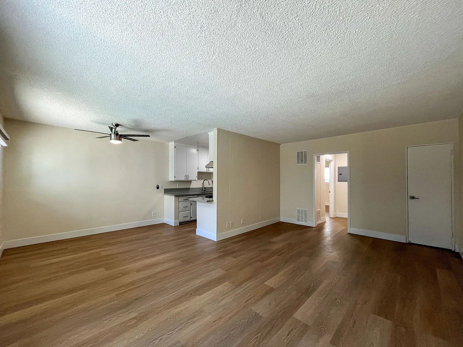 3942 Stevely Ave — Photo 3