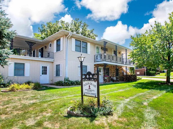 201-203 S Market St, Washington, IL 61571