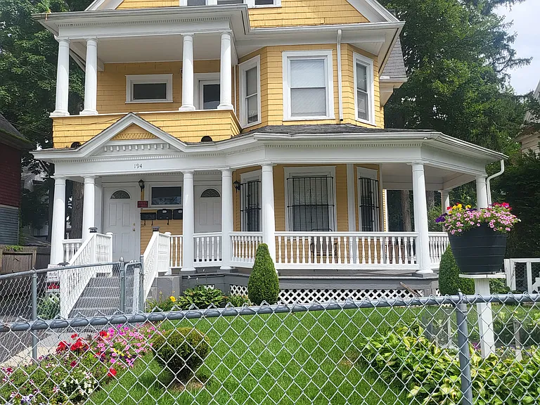194-196 Vine St — Photo 1