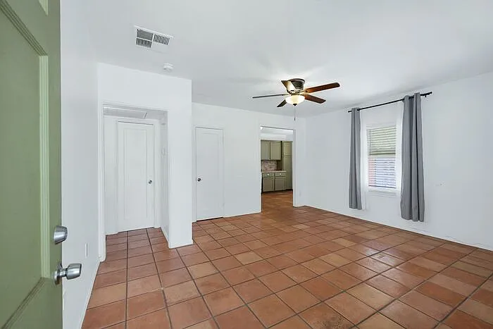 1209 E Meadowbrook Ave — Photo 6