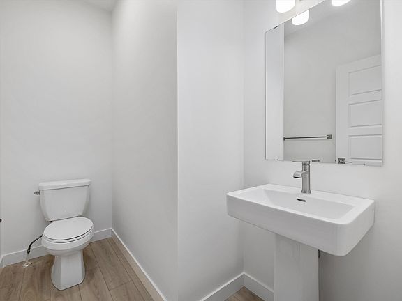 5th image of 921 19th Ave NW
