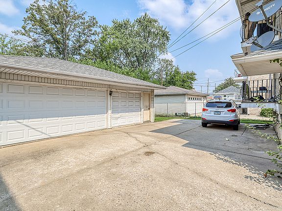 5th image of 7912 Nordica Ave