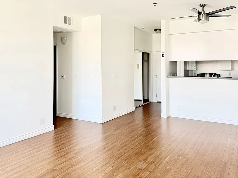 Perfectly situated 2 bedroom and 2 bathroom ! — Photo 38