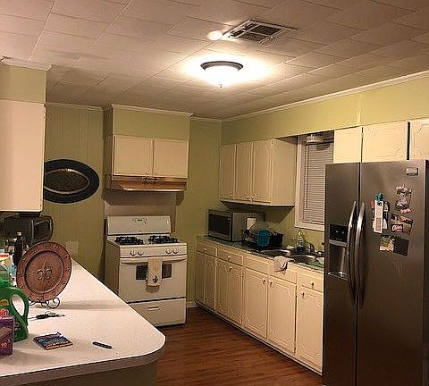 3rd image of 912 General Nicholls Ave