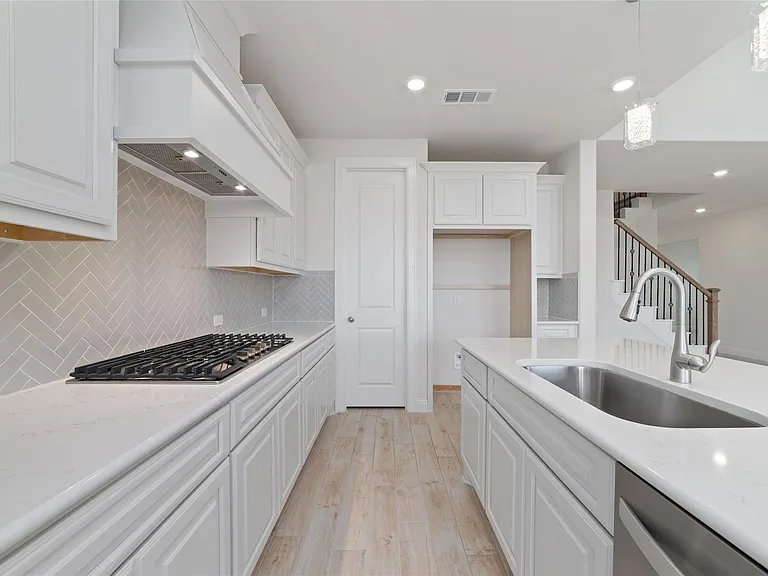 1911 Hickory Grove Ln — Photo 18
