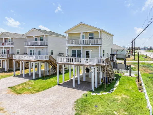 143 W Palm St, Surfside Beach, TX 77541