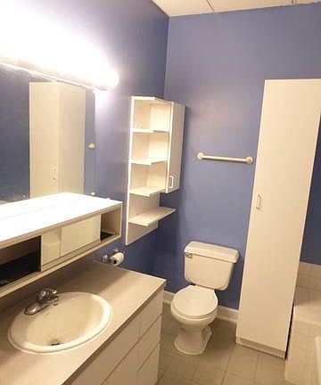 3rd image of 2218 N Clybourn Ave #2II