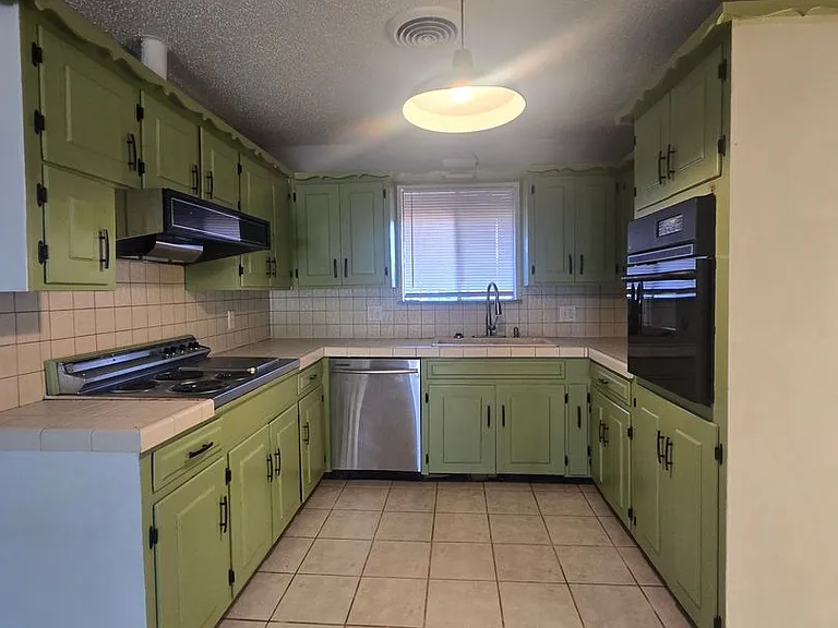 1640 Courtland Cir — Photo 4