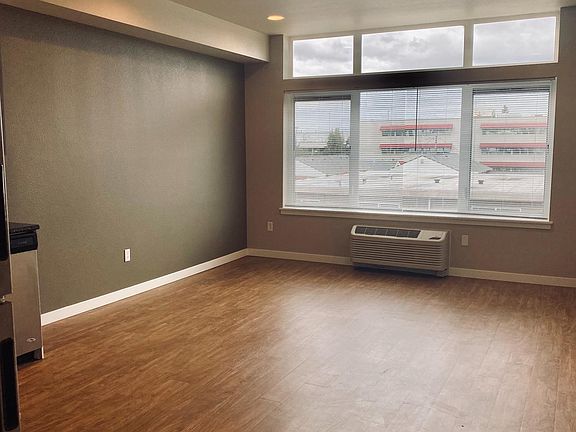 3rd image of 512 12th Ave SE #404