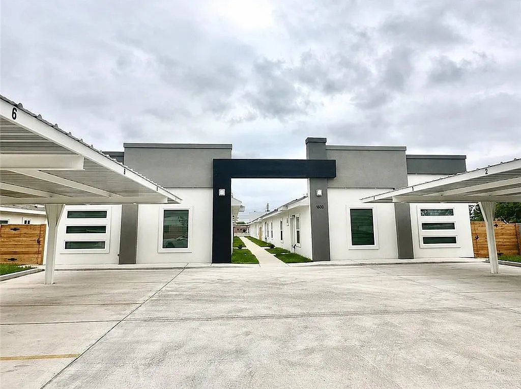 2 bed, 2.0 bath, 950 sqft, $1,200 — Photo 1