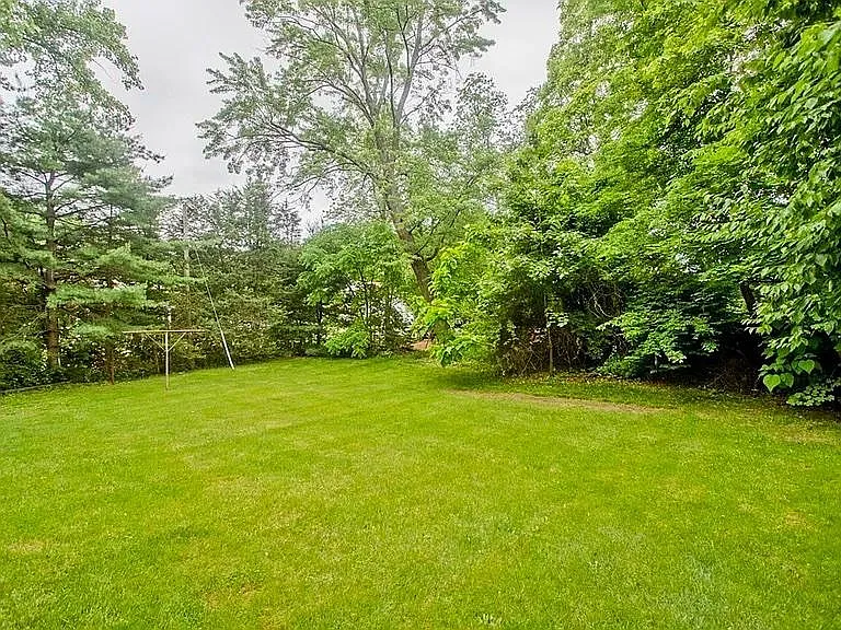 34 Mooreland St — Photo 26
