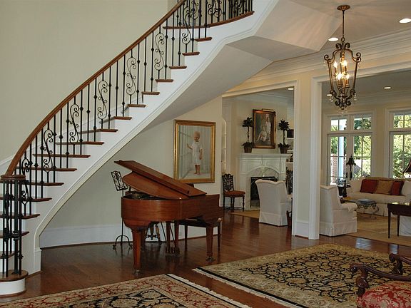 3rd image of 117 Newport Hall Ln