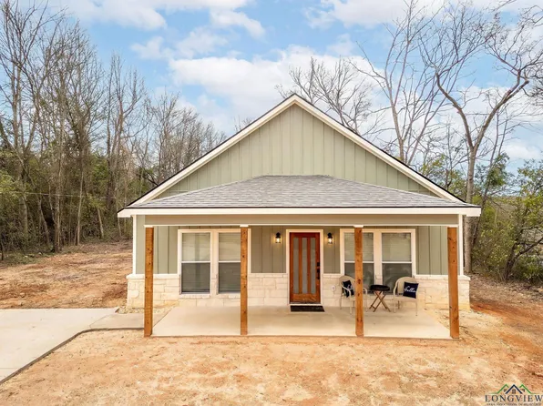 415 W 5th St, Hughes Springs, TX 75656